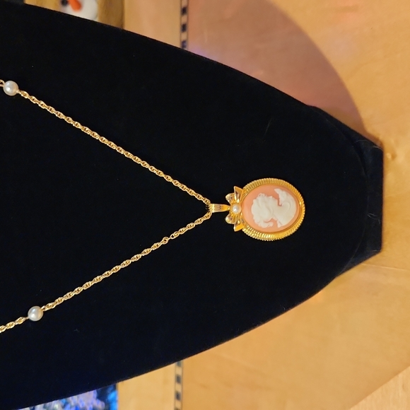 Vintage, Avon, Faux Pearl Cameo Necklace - Picture 2 of 7